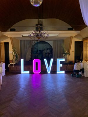 XXL Leuchtbuchstaben „Love“