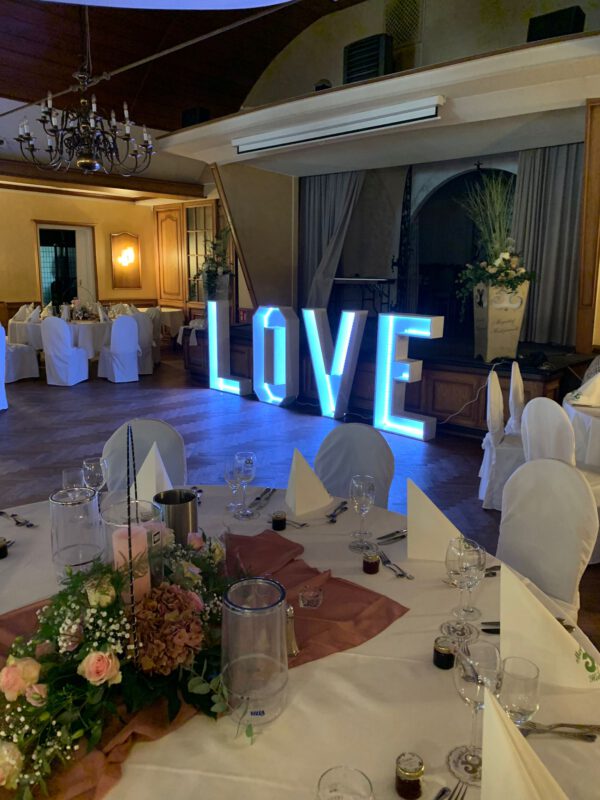 XXL Leuchtbuchstaben „Love“ – Bild 8