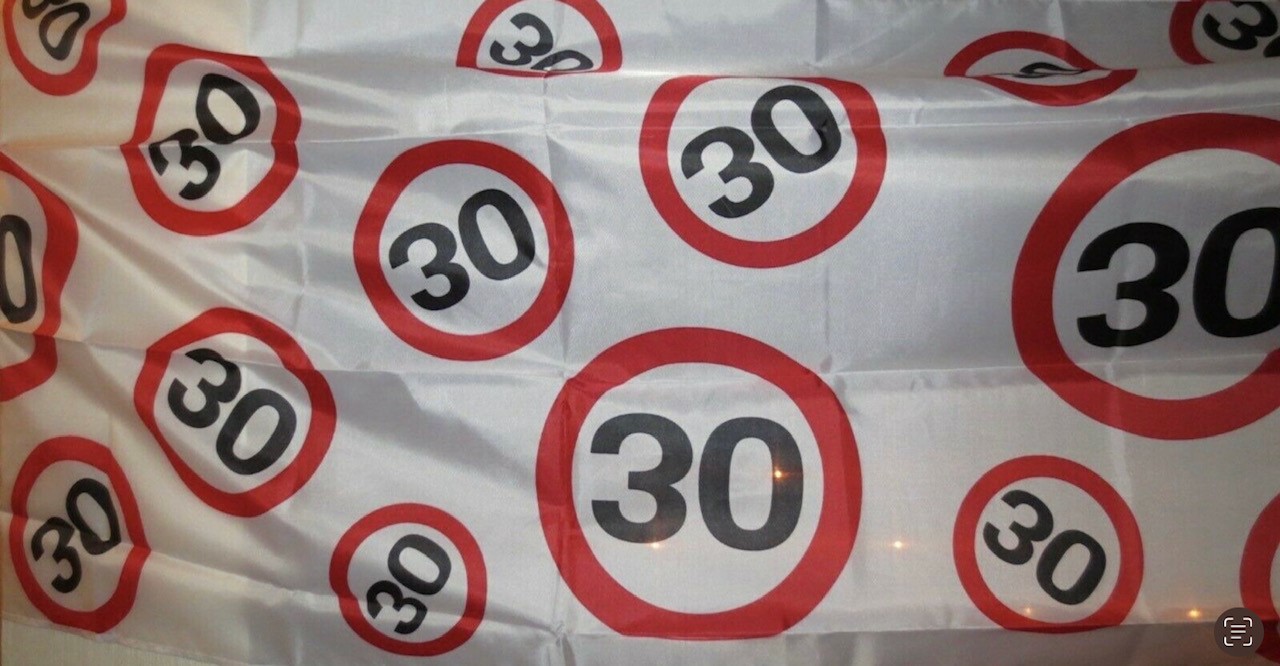 30 Geburtstag „Kronkorken fegen“ Set II Mietfabrik Thorsten Erdmann